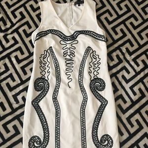 Spencer Jeremy dress! SZ 8 stunning embroidery